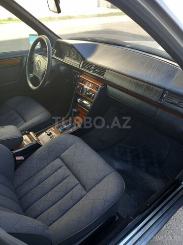 Mercedes E 220 1994, 395,000 km - 2.2 l - Bakı
