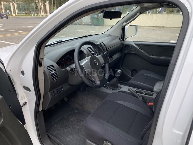 Nissan Navara 2014, 165,200 km - 2.5 л - Bakı