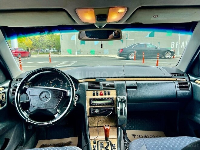 Mercedes E 240 1998, 412,600 km - 2.4 l - Sumqayıt