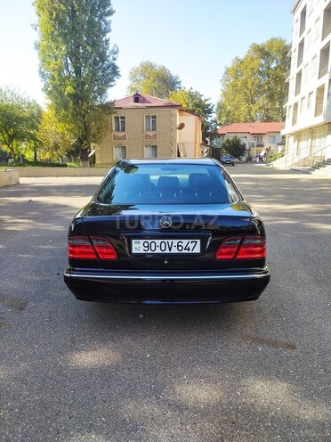 Mercedes E 220 2001, 350,000 km - 2.2 l - İsmayıllı