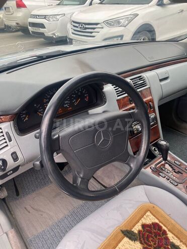 Mercedes E 240 1998, 220,000 km - 2.4 l - Bakı