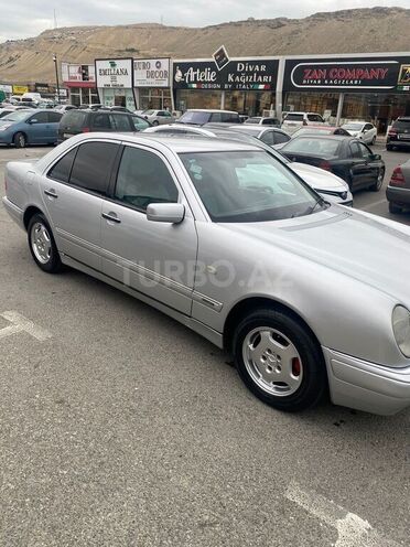 Mercedes E 240 1998, 220,000 km - 2.4 l - Bakı