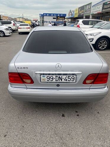 Mercedes E 240 1998, 220,000 km - 2.4 l - Bakı