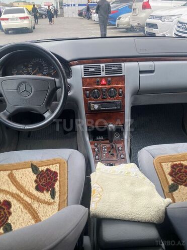 Mercedes E 240 1998, 220,000 km - 2.4 l - Bakı