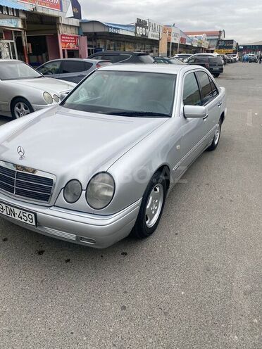 Mercedes E 240 1998, 220,000 km - 2.4 l - Bakı