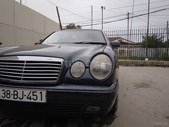 Mercedes E 230 1996, 576,253 km - 2.3 л - Qusar