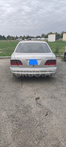 Mercedes E 240 2000, 297,000 km - 2.4 л - Bakı