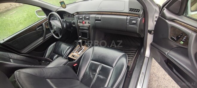 Mercedes E 240 2000, 297,000 km - 2.4 л - Bakı