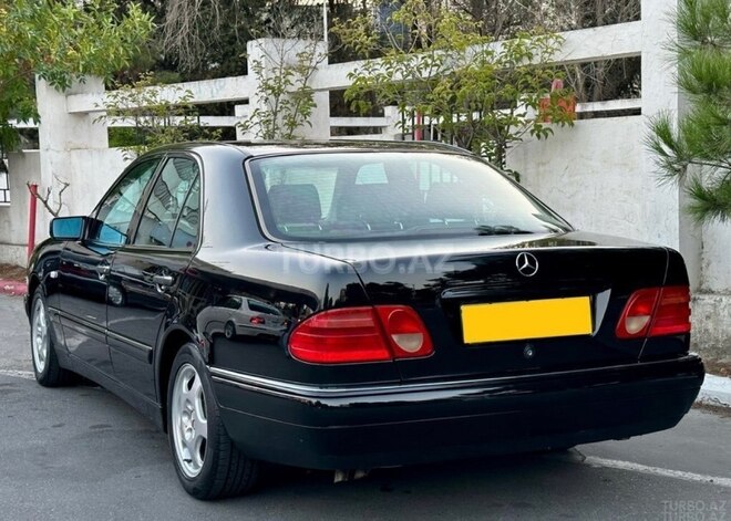 Mercedes E 240 1999, 372,000 km - 2.4 l - Sumqayıt