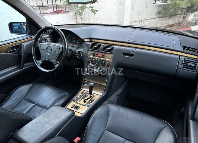 Mercedes E 240 1999, 372,000 km - 2.4 l - Sumqayıt