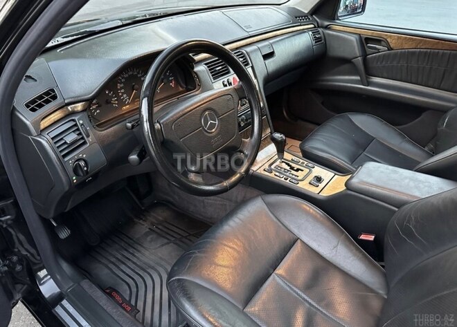 Mercedes E 240 1999, 372,000 km - 2.4 l - Sumqayıt