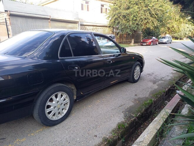 Mitsubishi Galant 1996, 245,631 km - 2.0 l - Salyan