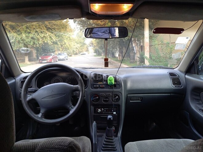 Mitsubishi Galant 1996, 245,631 km - 2.0 l - Salyan