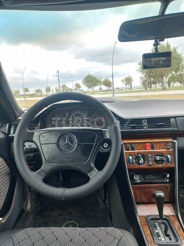 Mercedes E 220 1994, 353,000 km - 2.2 l - Bakı