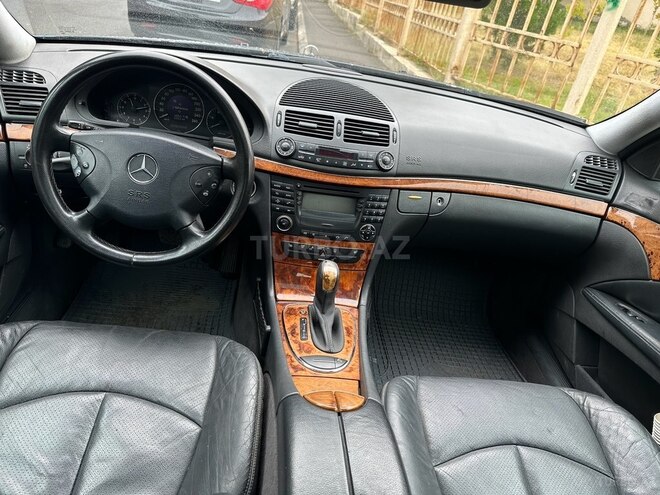 Mercedes E 220 2002, 298,000 km - 2.2 l - Bakı