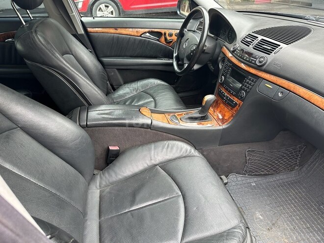 Mercedes E 220 2002, 298,000 km - 2.2 l - Bakı