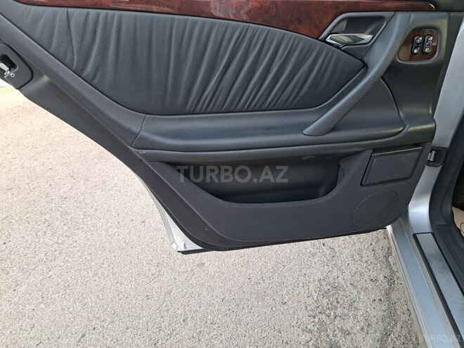 Mercedes E 240 2000, 256,000 km - 2.4 l - Gəncə