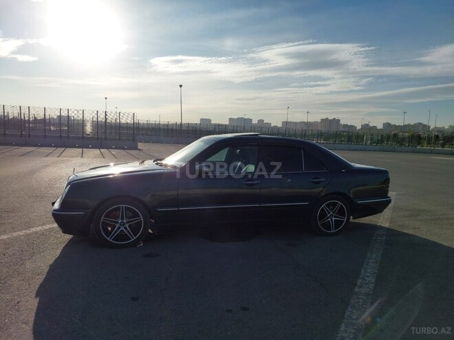 Mercedes E 270 1999, 294,000 km - 2.7 l - Bakı