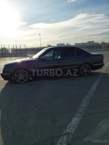 Mercedes E 270 1999, 294,000 km - 2.7 l - Bakı