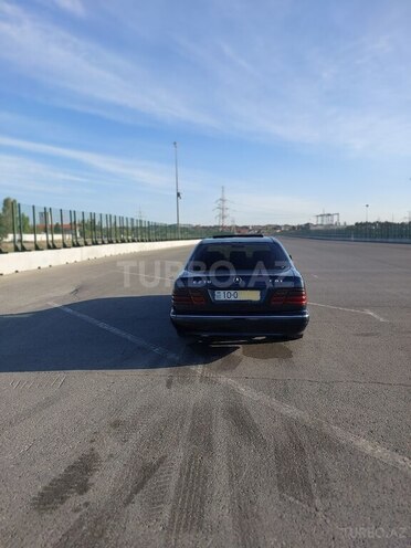 Mercedes E 270 1999, 294,000 km - 2.7 l - Bakı