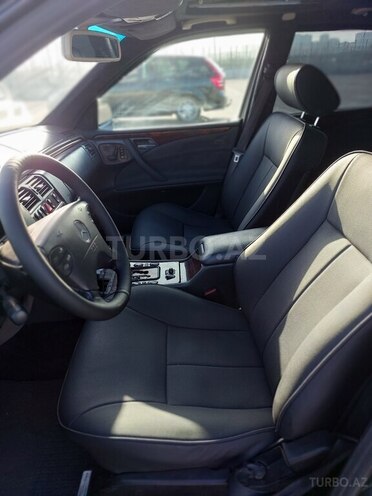Mercedes E 270 1999, 294,000 km - 2.7 l - Bakı