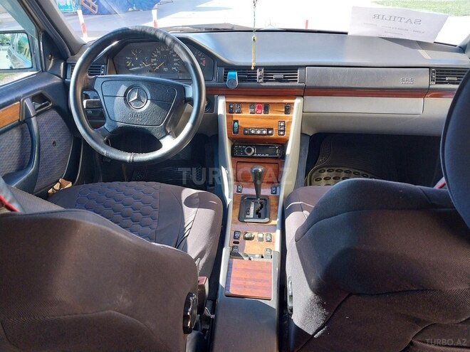 Mercedes E 220 1994, 410,000 km - 2.2 л - Sumqayıt