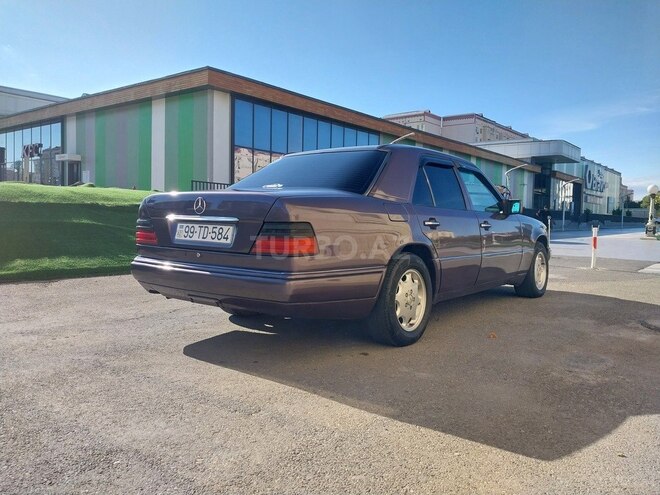 Mercedes E 220 1994, 410,000 km - 2.2 л - Sumqayıt