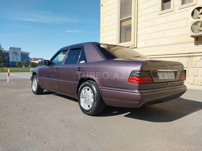 Mercedes E 220 1994, 410,000 km - 2.2 л - Sumqayıt