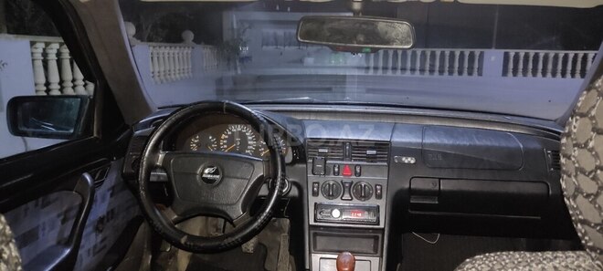 Mercedes C 180 1995, 270,936 km - 1.8 l - Salyan