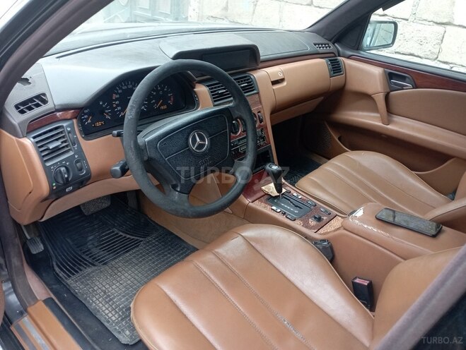 Mercedes E 220 1996, 580,690 km - 2.2 l - Sumqayıt