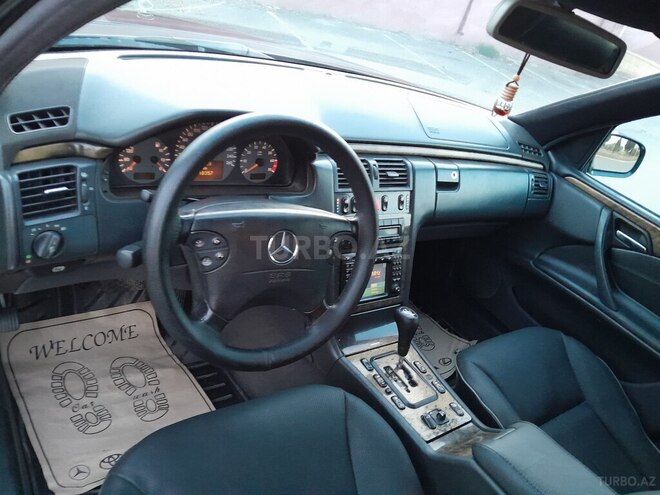 Mercedes E 280 2001, 218,357 km - 2.8 л - Gəncə