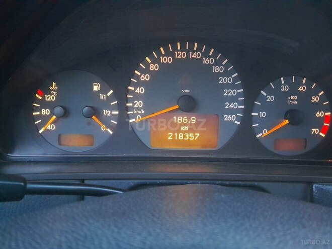 Mercedes E 280 2001, 218,357 km - 2.8 л - Gəncə
