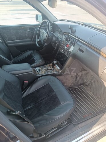 Mercedes E 240 1998, 255,555 km - 2.4 l - Bakı
