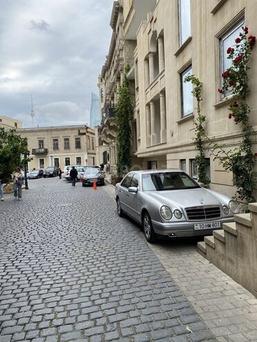 Mercedes E 240 1998, 315,000 km - 2.4 л - Bakı