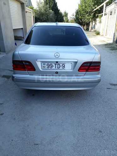 Mercedes E 220 2000, 370,000 km - 2.2 l - Bakı