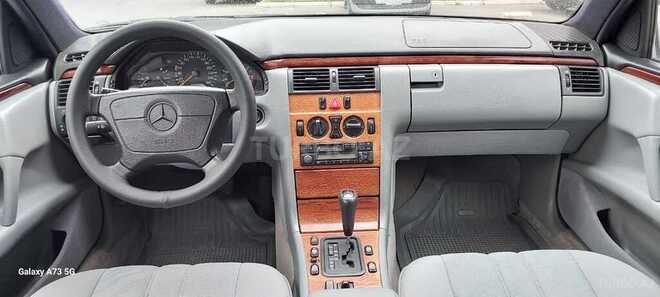 Mercedes E 240 1998, 289,000 km - 2.4 l - Bakı