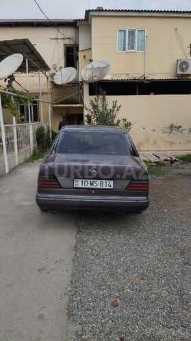 Mercedes E 300 1993, 280,000 km - 3.0 l - Salyan