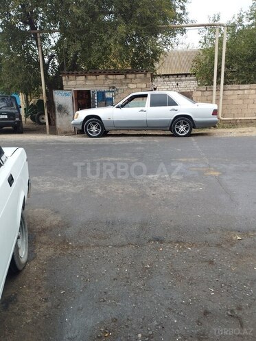 Mercedes E 250 1992, 200,000 km - 2.0 l - Beyləqan