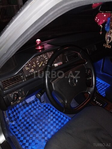 Mercedes E 250 1992, 200,000 km - 2.0 l - Beyləqan