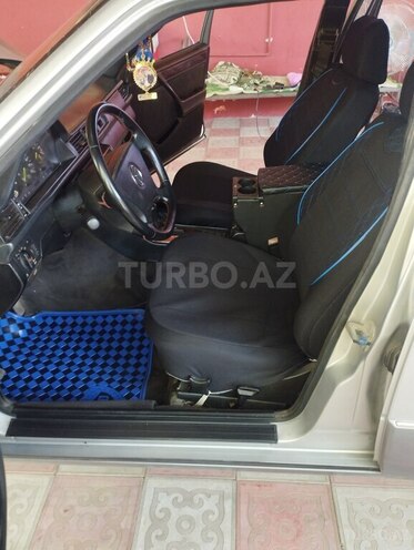 Mercedes E 250 1992, 200,000 km - 2.0 l - Beyləqan