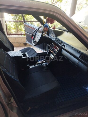 Mercedes E 250 1992, 200,000 km - 2.0 l - Beyləqan