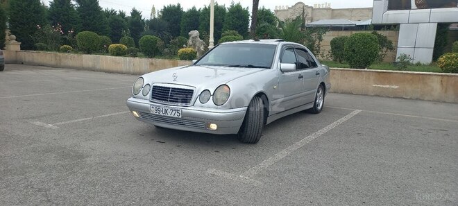 Mercedes E 240 1998, 341,244 km - 2.4 l - Bərdə