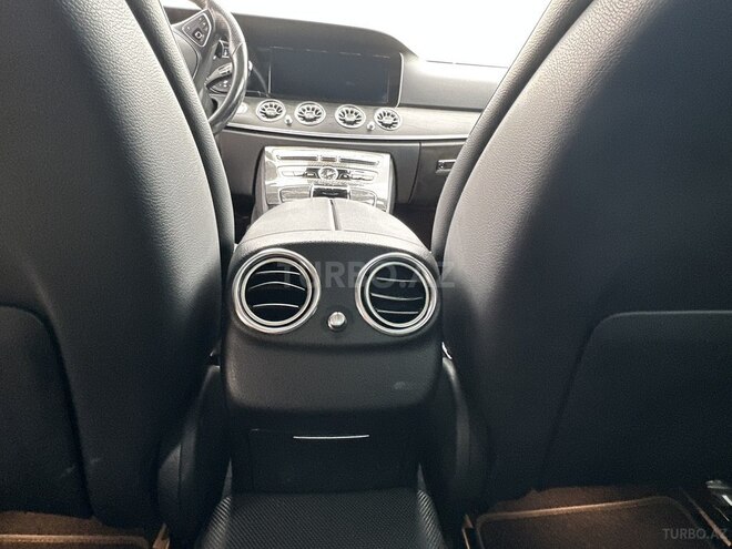 Mercedes E 220 2017, 180,900 km - 2.2 l - Bakı