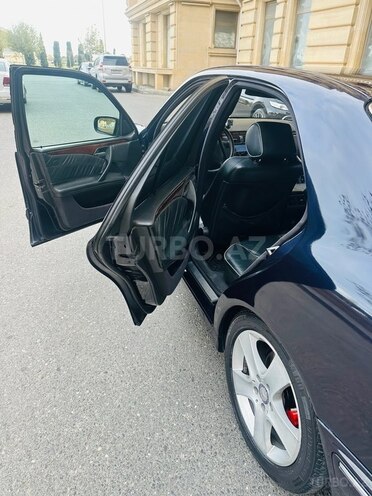 Mercedes E 270 2001, 365,000 km - 2.7 л - Bakı