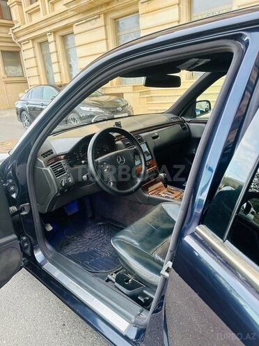 Mercedes E 270 2001, 365,000 km - 2.7 л - Bakı