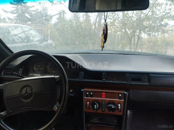 Mercedes E 300 1991, 200,000 km - 3.0 l - Bakı