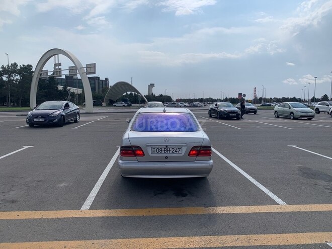 Mercedes E 270 2001, 298,000 km - 2.7 л - Bakı