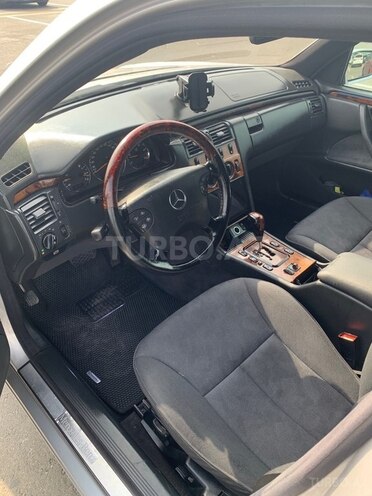 Mercedes E 270 2001, 298,000 km - 2.7 л - Bakı