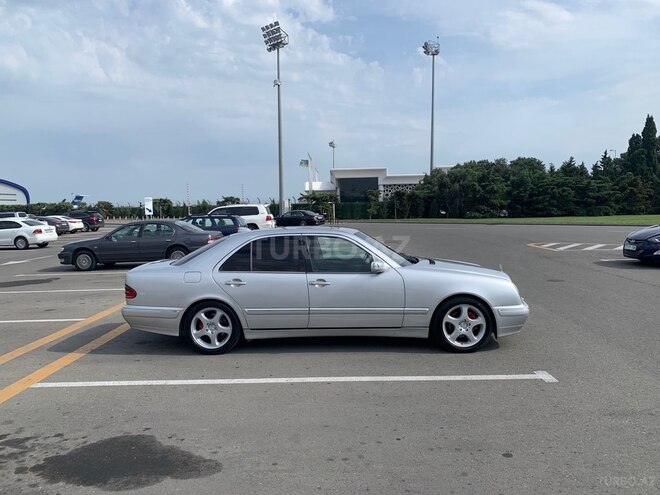 Mercedes E 270 2001, 298,000 km - 2.7 л - Bakı