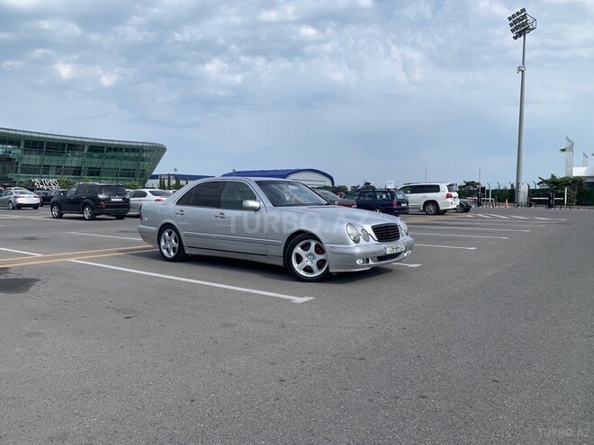Mercedes E 270 2001, 298,000 km - 2.7 л - Bakı